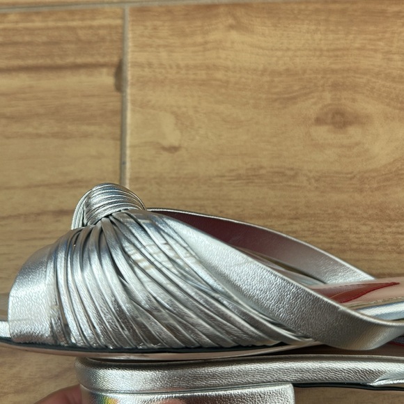 Gucci Silver Knotted Leather Flat Slides - Picture 6 of 7